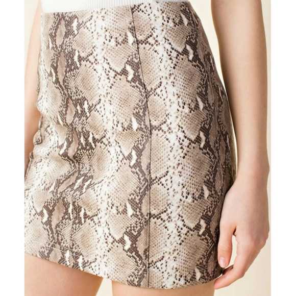 Jaclyn Smith Dresses & Skirts - JacLynn Smith Collection Faux Snake skin leather skirt